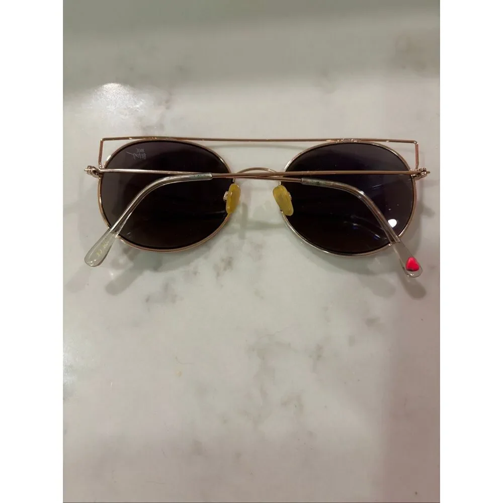 Betsy Johnson Sunglasses Gold Colored Rim Round‎ 5-1/8” Wide Heart Logo EUC